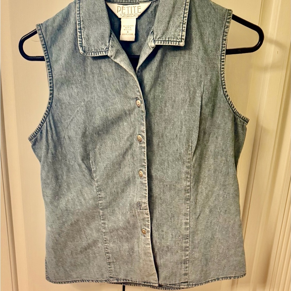Petite Sophisticate Light Wash Blue Denim Sleeveless Blouse Womens 8 Cotton
